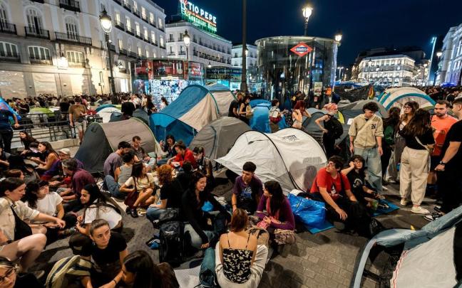 En imágenes: La acampada de Sol cumple su cuarta noche decidida a continuar presionando