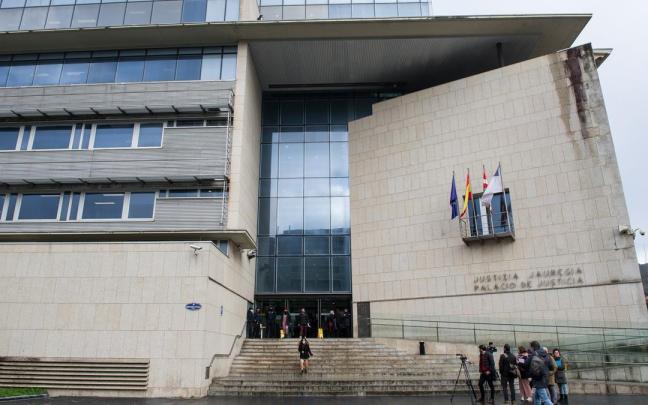 Exterior del Palacio de Justicia de Gipuzkoa durante juicio por el asesinato de Gregorio Ordoñez.