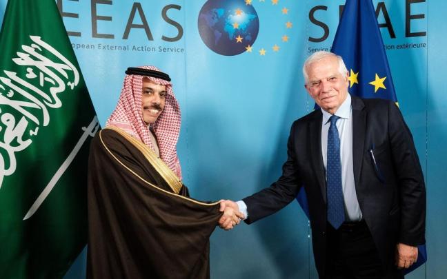 El ministro de Asuntos Exteriores saudí, Faisal bin Farhan, y el alto representante de la UE para Asuntos Exteriores, Josep Borrell, en una foto de archivo. El ministro de Asuntos Exteriores saudí, Faisal bin Farhan, y el alto representante de la UE para Asuntos Exteriores, Josep Borrell, en una foto de archivo.