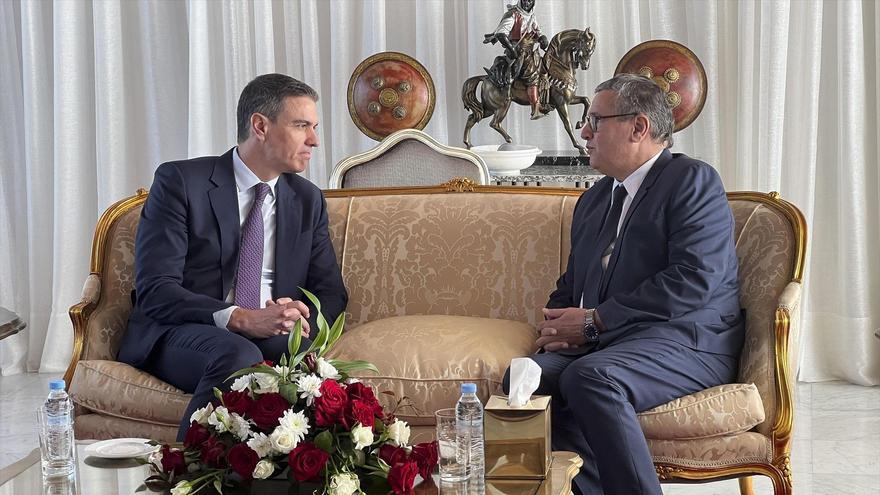 Sánchez se reúne con el presidente del Ejecutivo marroquí, Aziz Ajanuch.