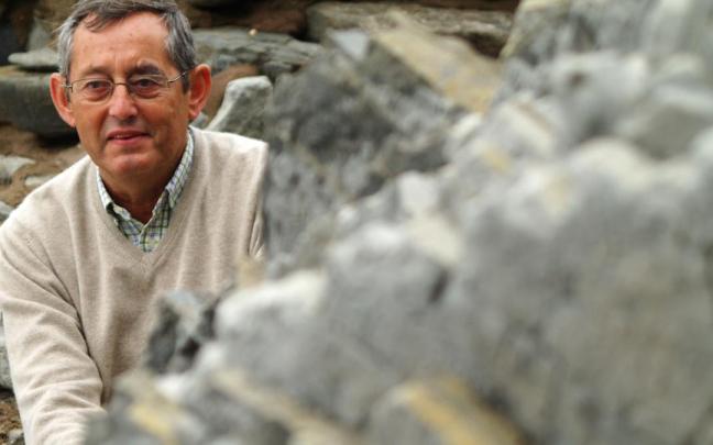 Miguel Delibes en la playa Itzurun de Zumaia. / Geoparkea Miguel Delibes en la playa Itzurun de Zumaia.