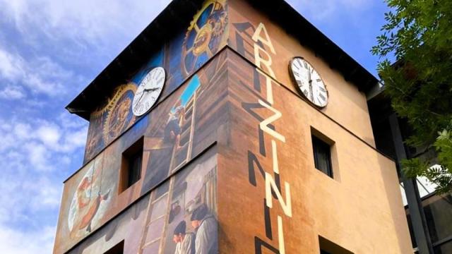 Aspecto de la torre del reloj de la Plaza Garai de Artziniega