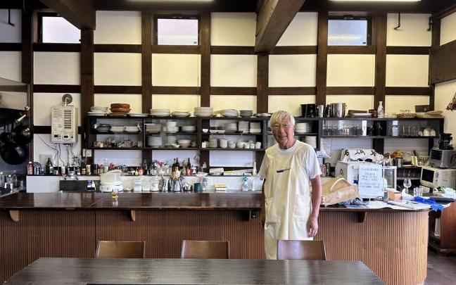 Koji Fukaya en la sociedad gastronómica en Hakodate.