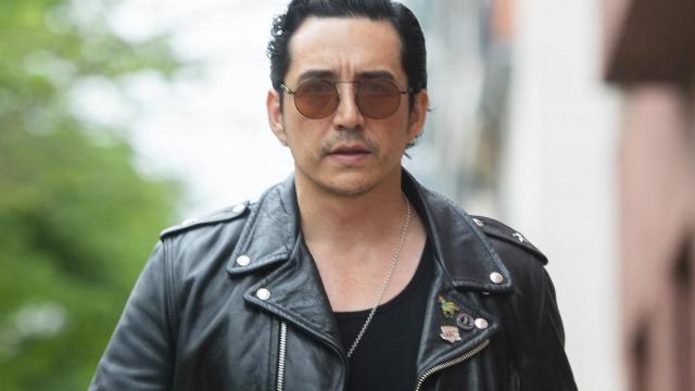 El actor Gabriel Luna paseando por el parque de Doña Casilda en Bilbao. / Miguel Acera El actor Gabriel Luna paseando por el parque de Doña Casilda en Bilbao.