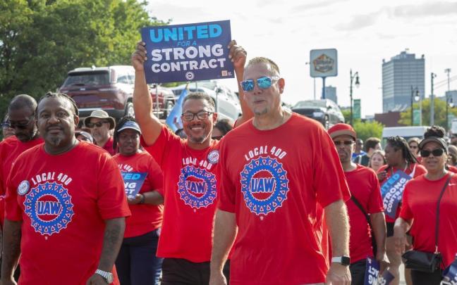 La huelga a la que están convocados 13.500 trabajadores reclama un nuevo convenio colectivo.