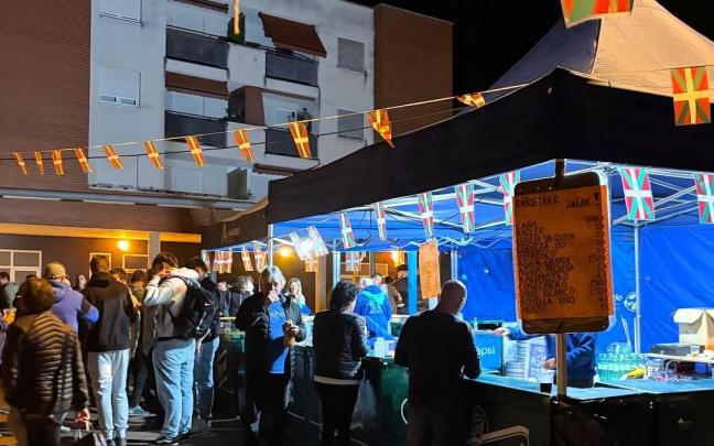 Txosna en las fiestas del barrio Bañueta en Amurrio