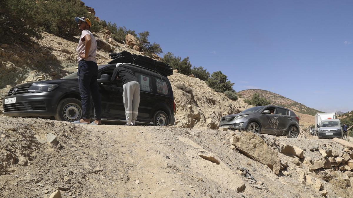 Siguen los trabajos para reabrir las vías montañosas dañadas en Marruecos por el seísmo