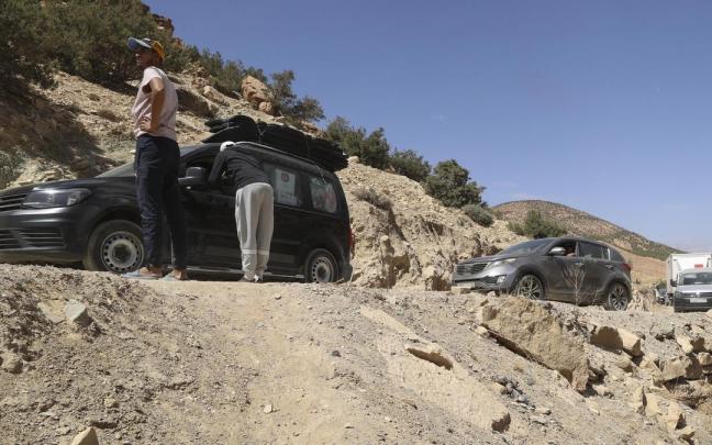 Siguen los trabajos para reabrir las vías montañosas dañadas en Marruecos por el seísmo Siguen los trabajos para reabrir las vías montañosas dañadas en Marruecos por el seísmo