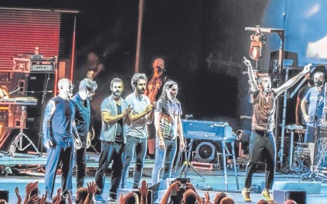 Vetusta Morla saluda a un público entregado. Vetusta Morla saluda a un público entregado.