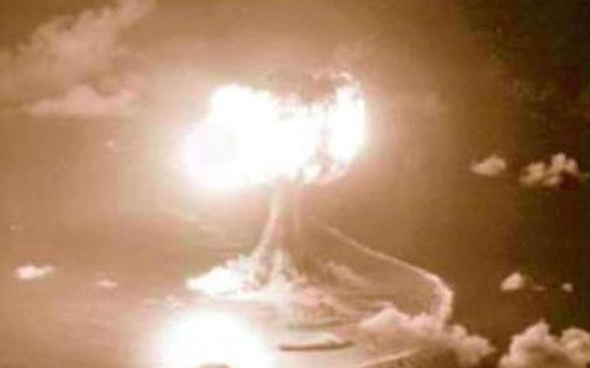 Imagen de la detonación de una bomba atómica. Imagen de la detonación de una bomba atómica.