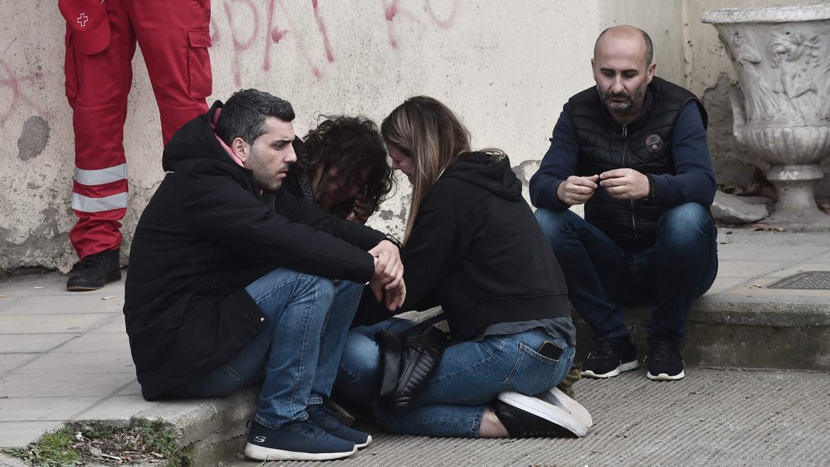 Un choque de dos trenes al norte de Larissa se salda con decenas de muertos y heridos en Grecia.