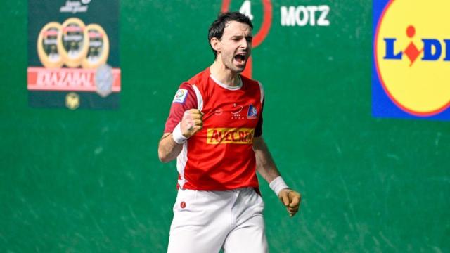 Altuna III-Aranguren vencen a Peña II-Albisu en Tolosa en la quinta jornada del Parejas de Primera. / Arnaitz Rubio Altuna III-Aranguren vencen a Peña II-Albisu en Tolosa en la quinta jornada del Parejas de Primera.