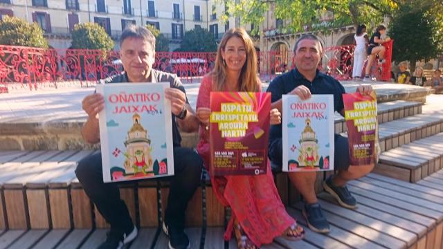 El jefe técnico de Cultura, Germán Meabebasterretxea, la alcaldesa, Izaro Elorza, y el edil responsable de la Comisión de Cultura, Iñaki Olalde, en la presentación del programa festivo.