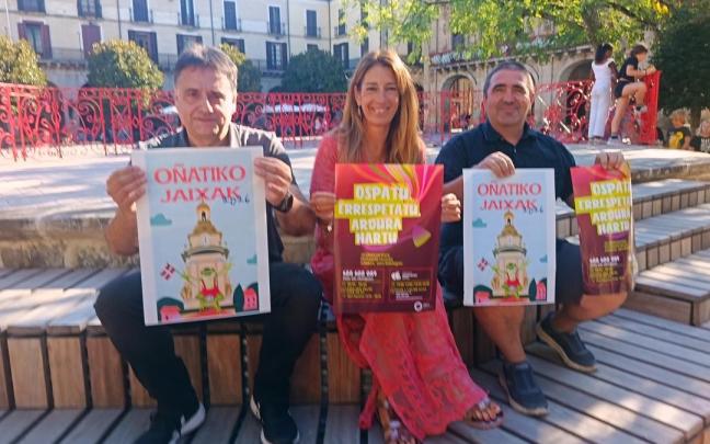 El jefe técnico de Cultura, Germán Meabebasterretxea, la alcaldesa, Izaro Elorza, y el edil responsable de la Comisión de Cultura, Iñaki Olalde, en la presentación del programa festivo.