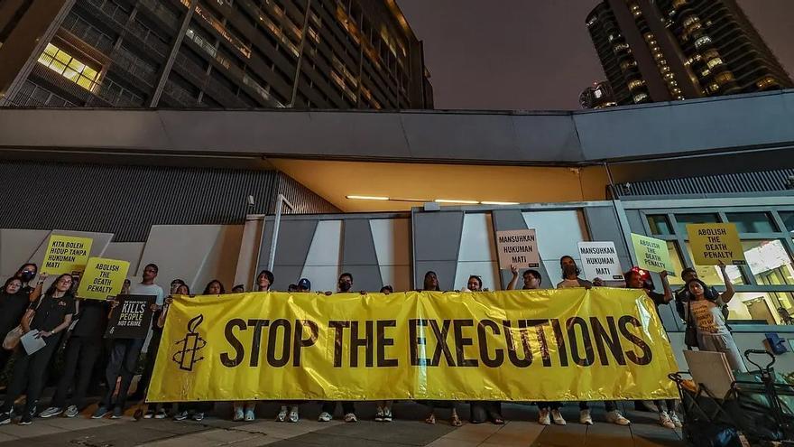 Amnistia Internacional en protesta contra las ejeciciones