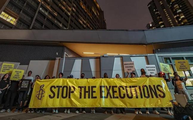 Amnistia Internacional en protesta contra las ejeciciones