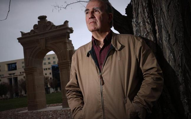 Miguel Izu, en el memorial de la antigua cárcel de Pamplona, que cifra en 1536 los presos políticos allí detenidos en 1936. Miguel Izu, en el memorial de la antigua cárcel de Pamplona, que cifra en 1536 los presos políticos allí detenidos en 1936.
