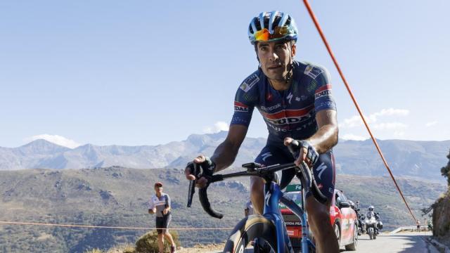 Mikel Landa, camino de su victoria en el Collado del Alguacil.