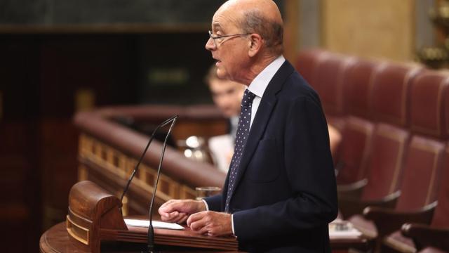 El diputado del PNV, Mikel Legarda, interviene durante la sesión plenaria en el Congreso de los Diputados.