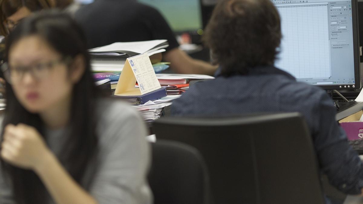 Trabajadores en una empresa.