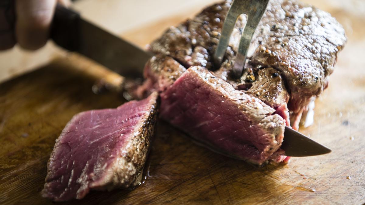 La carne bien hecha mantiene tres puntos de cocción.
