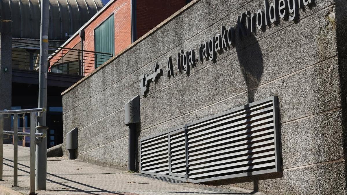 Exterior del polideportivo de Astigarraga.