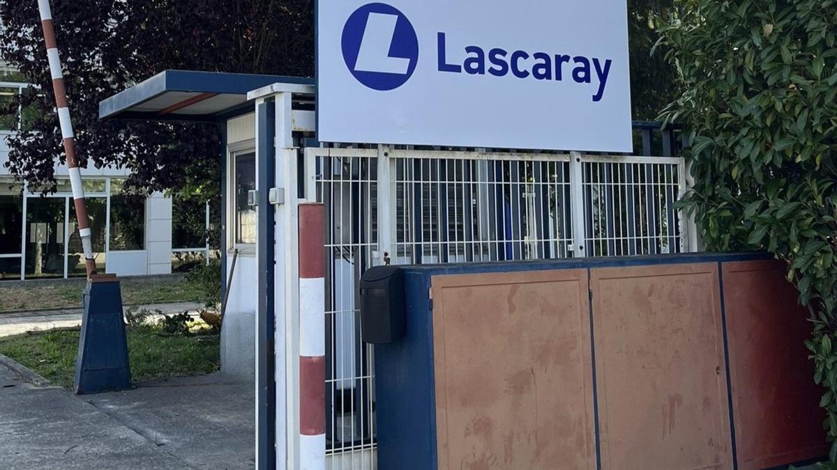 Gasteizko Udal Bozeramaileen Batzordeak aho batez erabaki du LEA Lascarayri hiriko Urrezko Domina ematea.