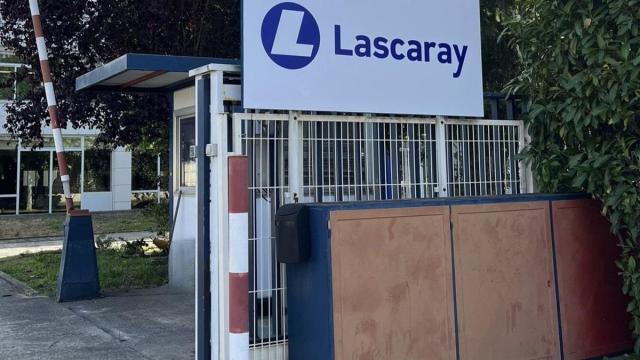 Gasteizko Udal Bozeramaileen Batzordeak aho batez erabaki du LEA Lascarayri hiriko Urrezko Domina ematea.
