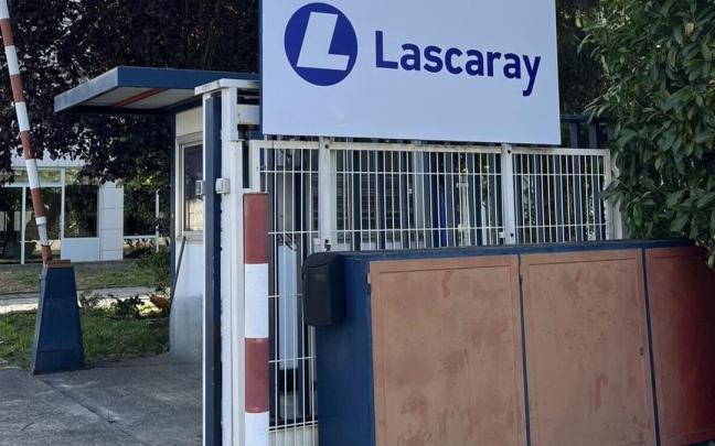 Gasteizko Udal Bozeramaileen Batzordeak aho batez erabaki du LEA Lascarayri hiriko Urrezko Domina ematea.