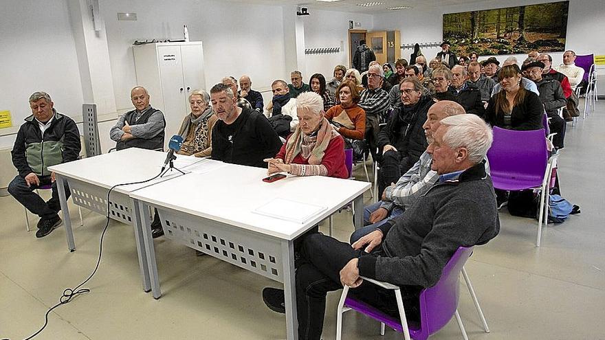 Afiliados de EA, durante una comparencia en Villava el pasado día 4 de febrero.