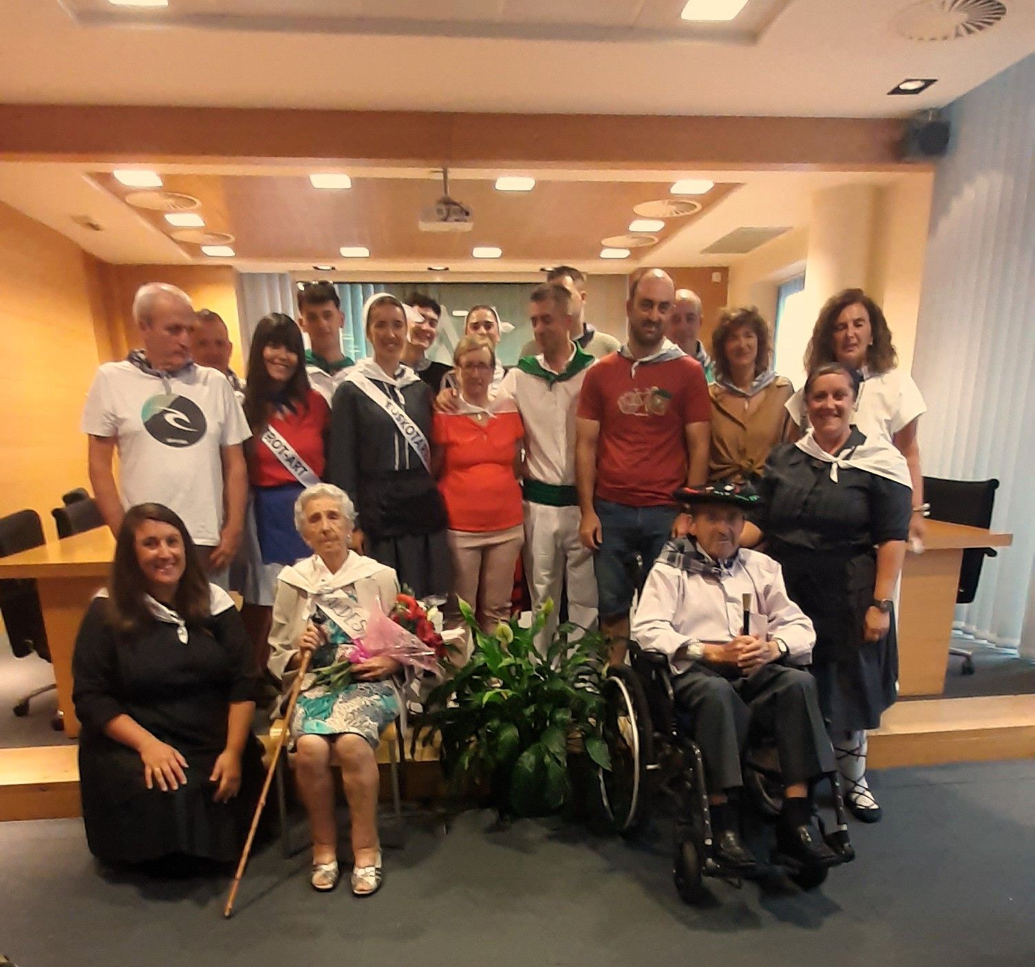 Entrega bastón de mando a alcalde mayor