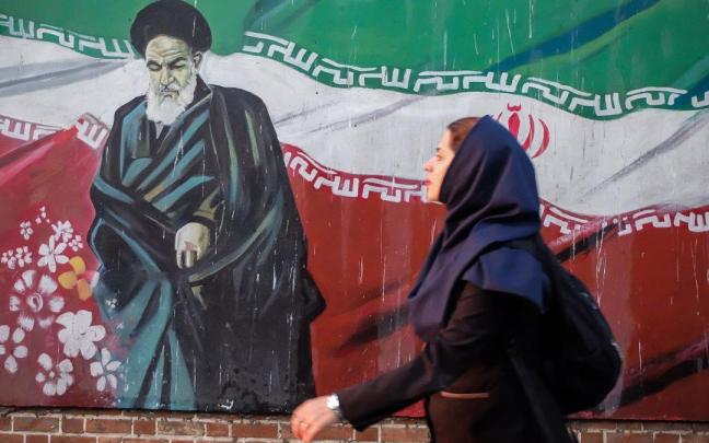 El líder supremo de Irán, Ali Jameneí, ha calificado de "crimen imperdonable" los envenenamientos a miles de niñas en docenas de centros educativos del país.