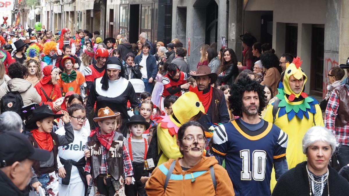 Las calles de Azpeitia se han visto invadidas por la alegría y la imaginación durante las fiestas del Carnaval