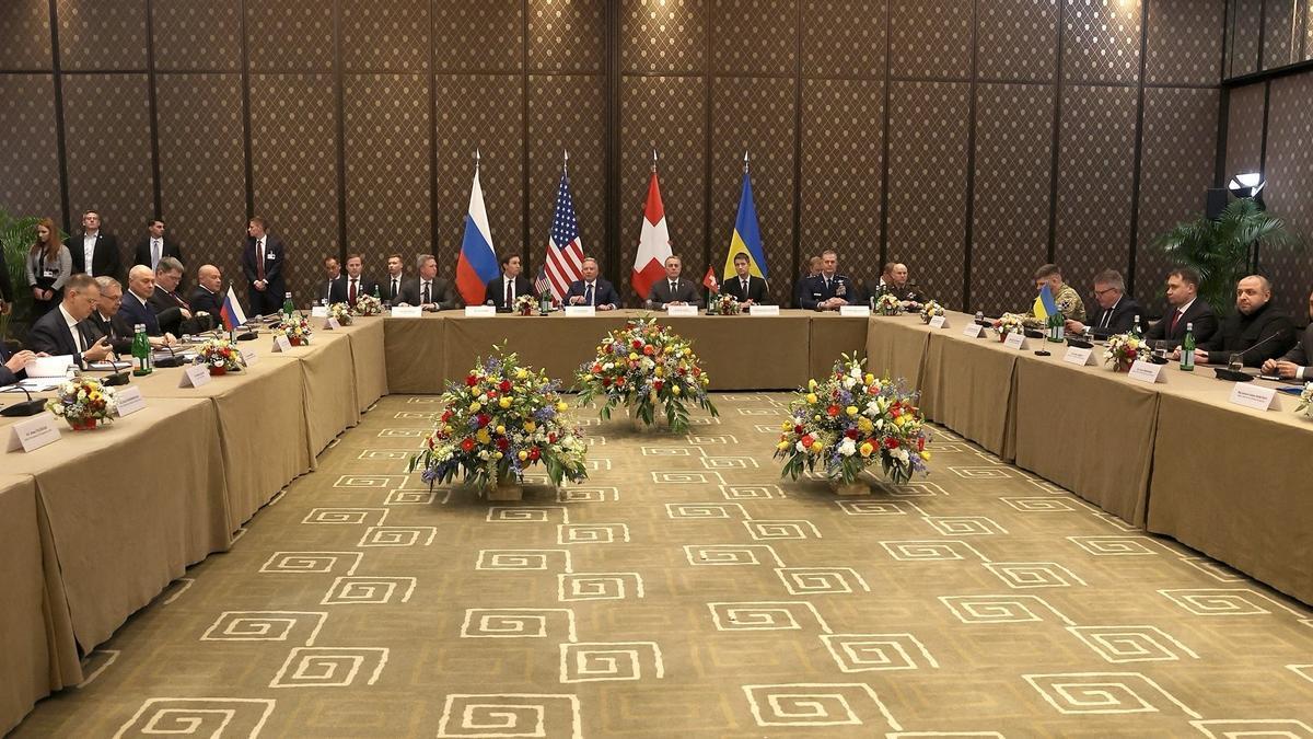 Las delegaciones estadounidense, ucraniana y rusa, reunidas en Ginebra, Suiza