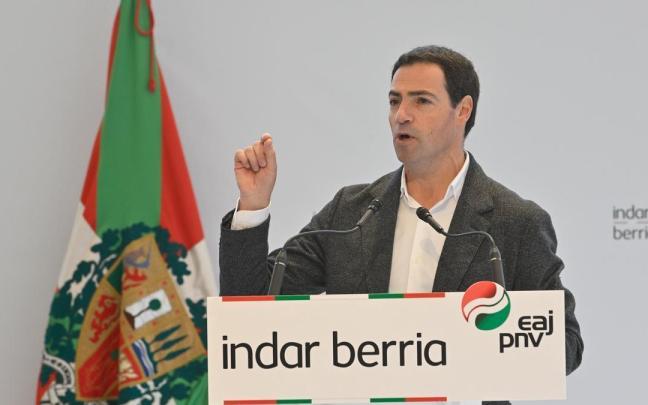 Pradales durante un mitin este domingo en Barakaldo.