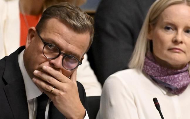 El Primer Ministro finlandés, Petteri Orpo, y la Ministra de Finanzas Riikka Purra, en el Parlamento Finés, Helsinki El Primer Ministro finlandés, Petteri Orpo, y la Ministra de Finanzas Riikka Purra, en el Parlamento Finés, Helsinki
