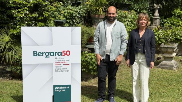 El alcalde de Bergara, Gorka Artola, y la diputada general de Gipuzkoa, Eider Mendoza, en la presentación del acto político-institucional que tendrá lugar el 19 de julio.