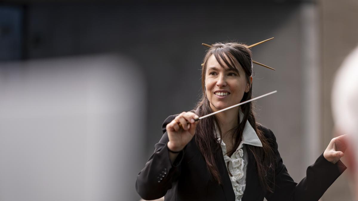 La pamplonesa Isabel González dirigió a la orquesta en el evento ‘Spinning Band Solidario’.