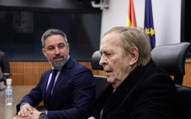 Santiago Abascal y Ramón Tamames durante al rueda de prensa conjunta en la que se han referido a la moción de censura que se celebrará la próxima semana. Santiago Abascal y Ramón Tamames durante al rueda de prensa conjunta en la que se han referido a la moción de censura que se celebrará la próxima semana.