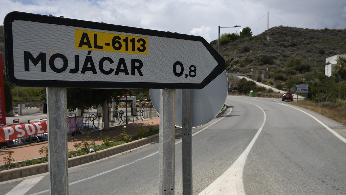 Detalle de una cartel de Mojácar.