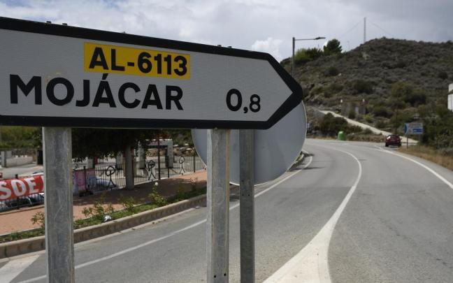 Detalle de una cartel de Mojácar.