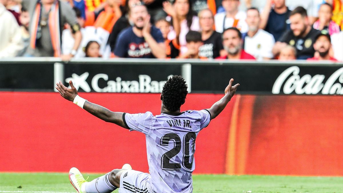 Vinicius también recibió insultos en Mestalla.