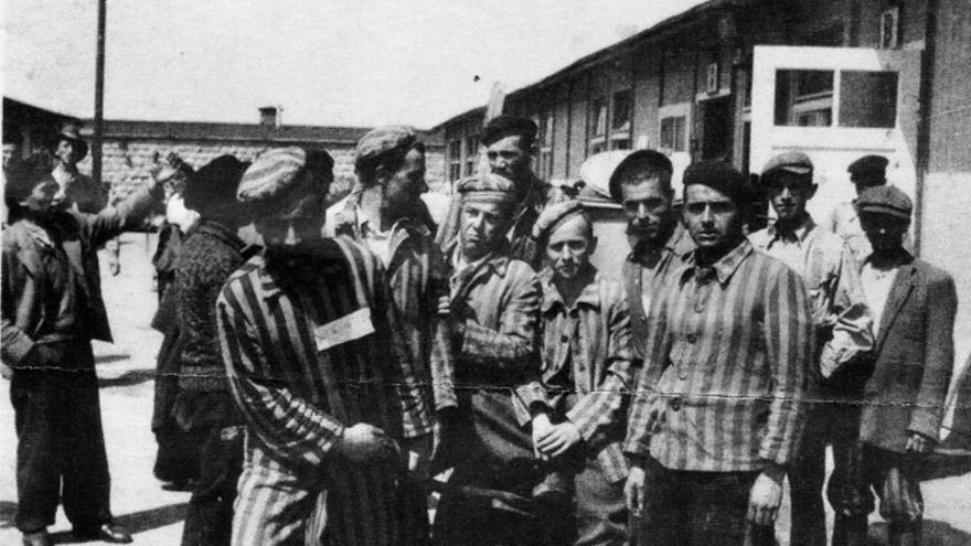 Deportados en un campos de concentración nazi.