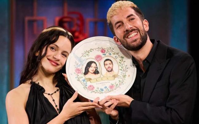 Rosalía y David Broncano, en la noche de ayer en 'La Revuelta'