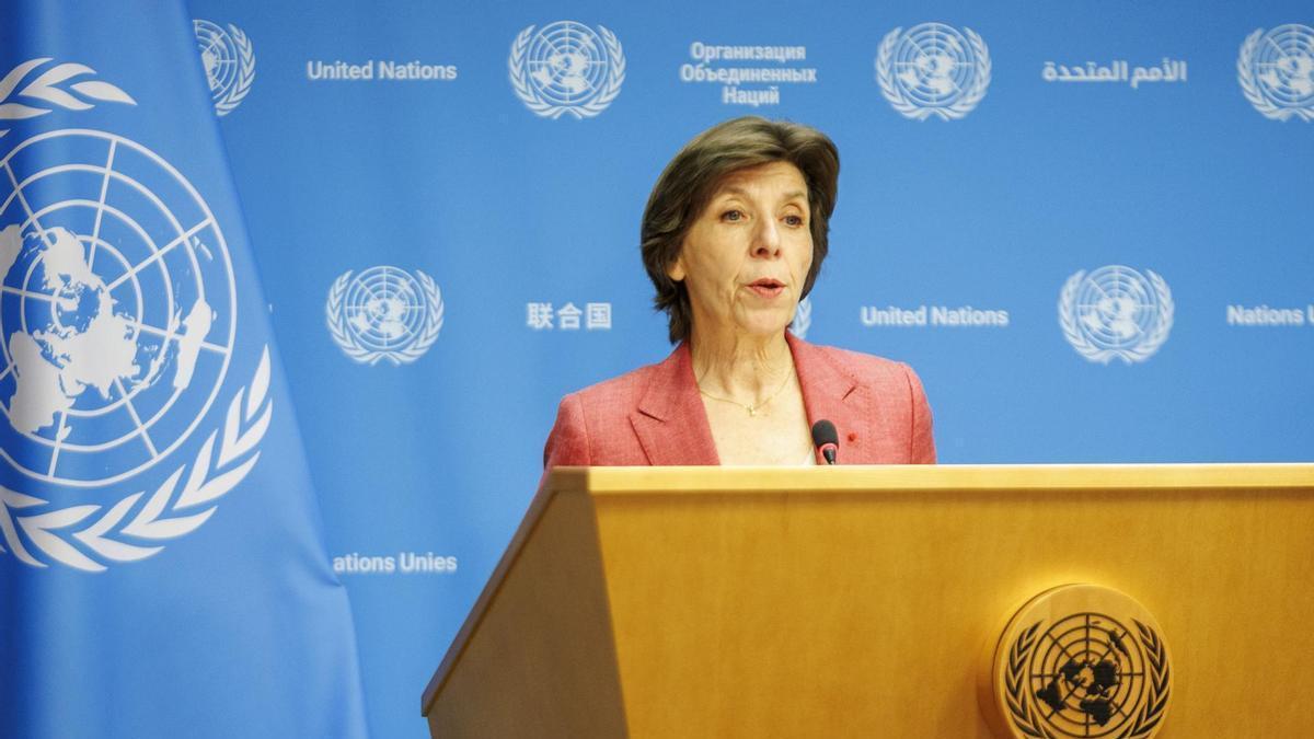 La exministra de Exteriores francesa Catherine Colonna presenta los resultados de la investigación.