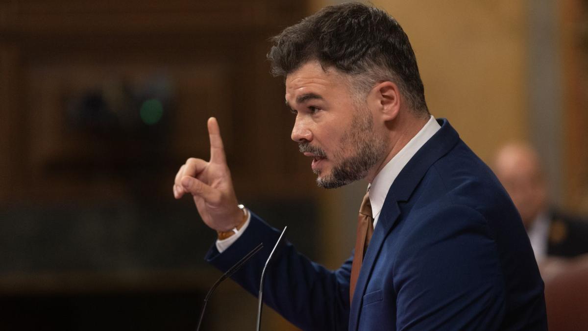 Gabriel Rufián, portavoz de ERC, dirigiéndose a Sánchez ayer en la Cámara baja.