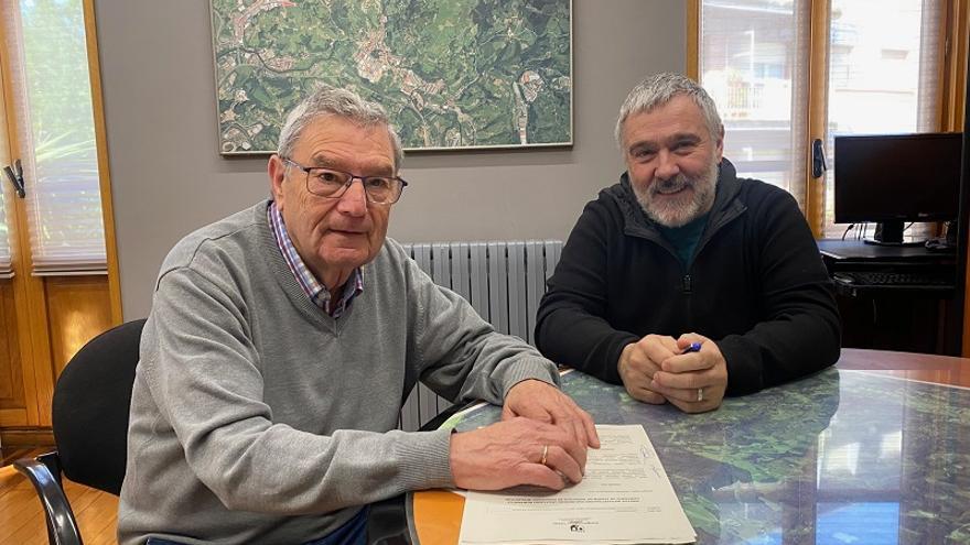 Laureano Matías, junto al alcalde, Xabier Urdangarin