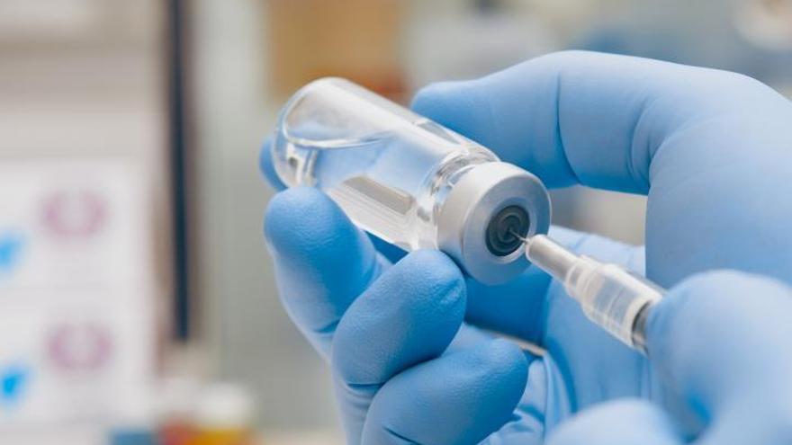 La vacuna personalizada de ARN mensajero desarrollada por Moderna y Merck ha logrado reducir las recaídas y retrasar las metástasis del melanoma.