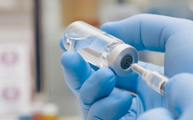 La vacuna personalizada de ARN mensajero desarrollada por Moderna y Merck ha logrado reducir las recaídas y retrasar las metástasis del melanoma.