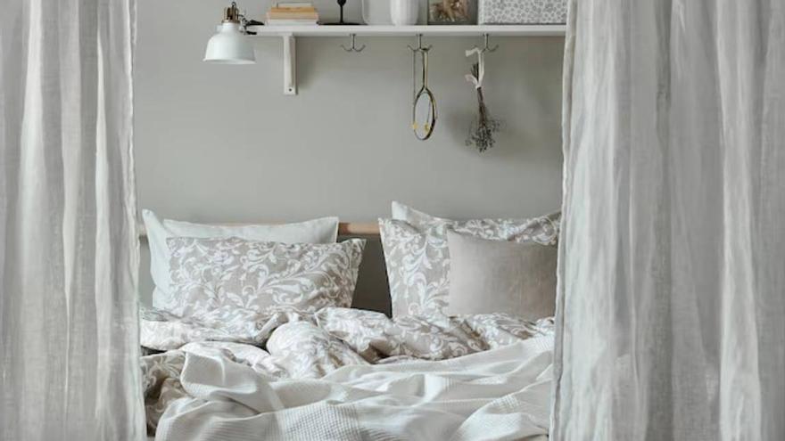 VÅRBRÄCKA Funda nórdica y 2 fundas almohada, beige/blanco